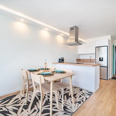 Apartment 2 Pieces Renove, Proche Mer, Piscine, Climatisation Antibes