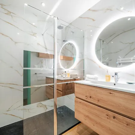 Apartment 2 Pieces Renove, Proche Mer, Piscine, Climatisation