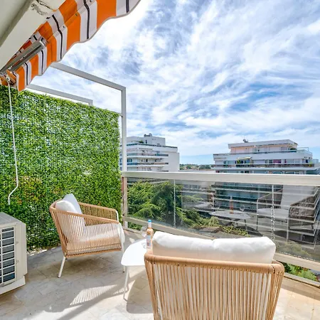 Apartment 2 Pieces Renove, Proche Mer, Piscine, Climatisation