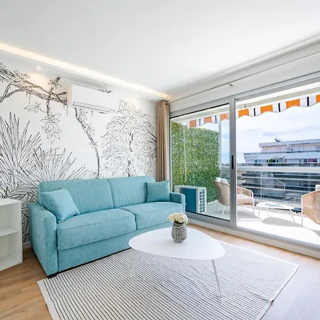 2 Pieces Renove, Proche Mer, Piscine, Climatisation Apartment
