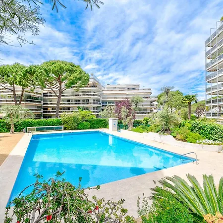 2 Pieces Renove, Proche Mer, Piscine, Climatisation Apartment